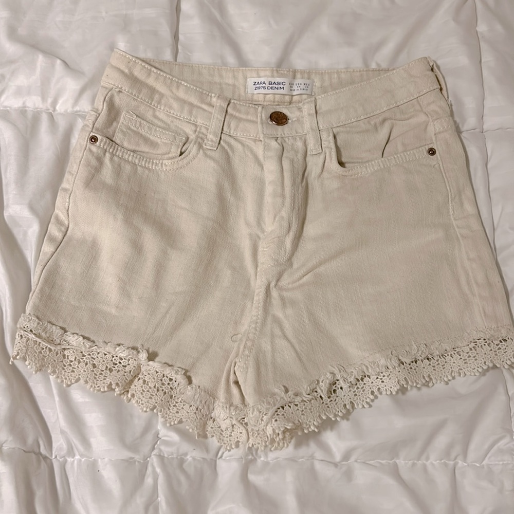 Zara cream color shorts size 4
